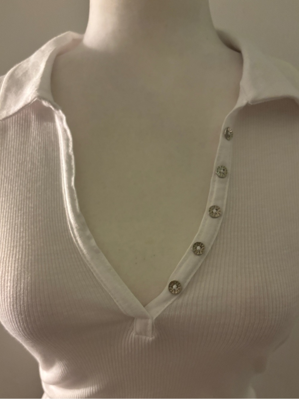 Guess White Ribbed Polo V-Neck Tee - Picture 3 of 8